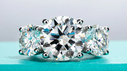 How to Choose Between Moissanite and Lab-Grown Diamonds for Your Engagement Ring