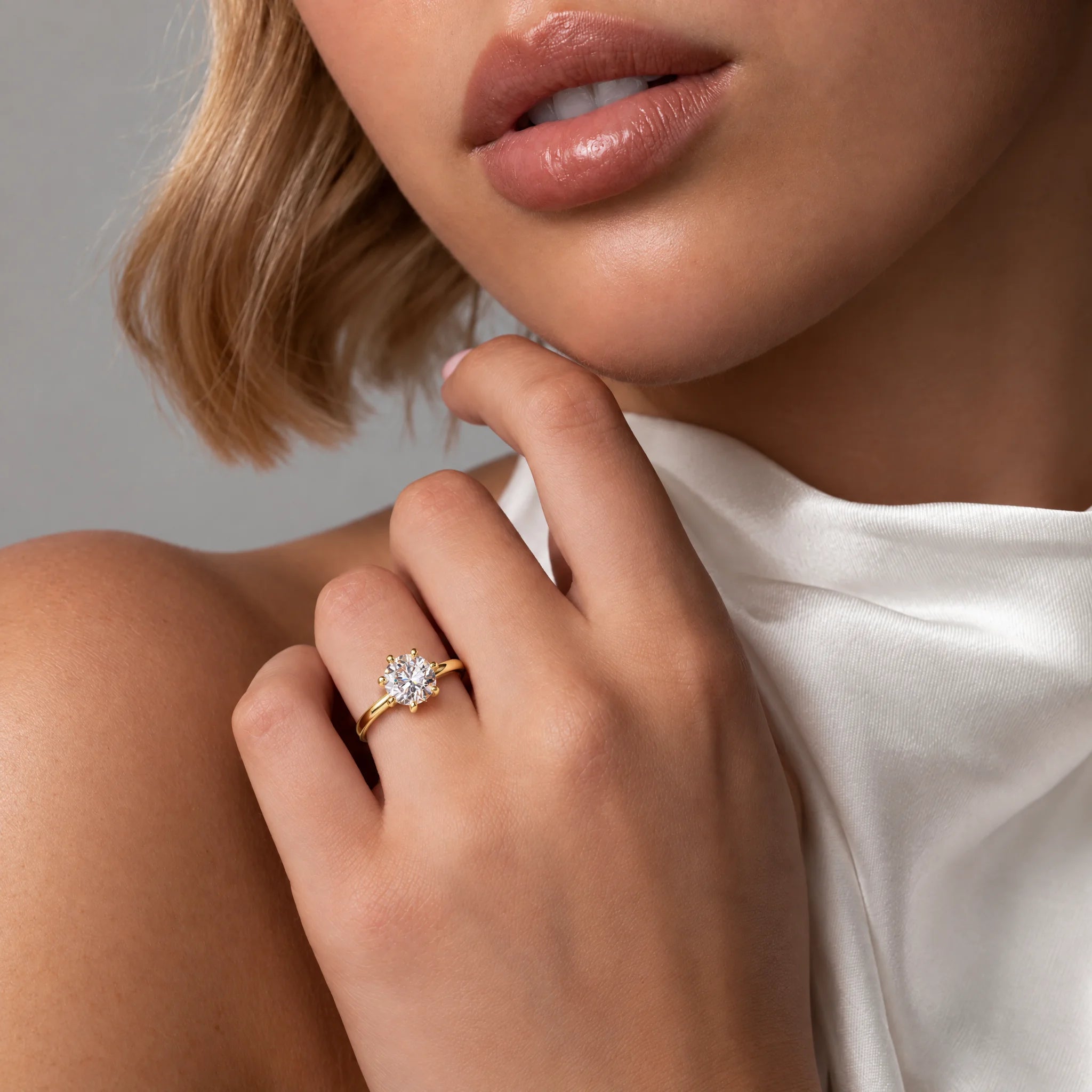 VVS1 Round Cut Moissanite Gold Solitaire Ring