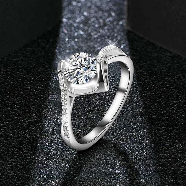 VVS 1 Round Cut 1 CT Moissanite Promise Ring.