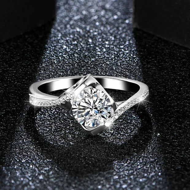 VVS 1 Round Cut 1 CT Moissanite Promise Ring.