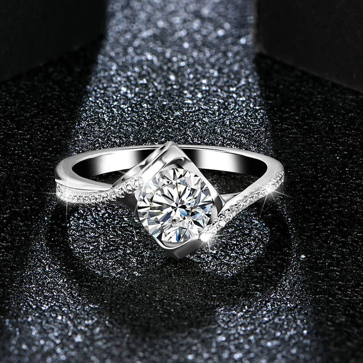 VVS 1 Round Cut 1 CT Moissanite Promise Ring.