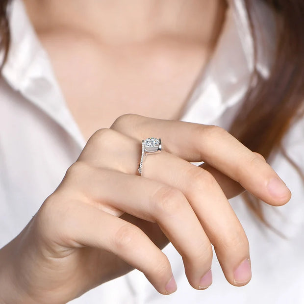 VVS 1 Round Cut 1 CT Moissanite Promise Ring.