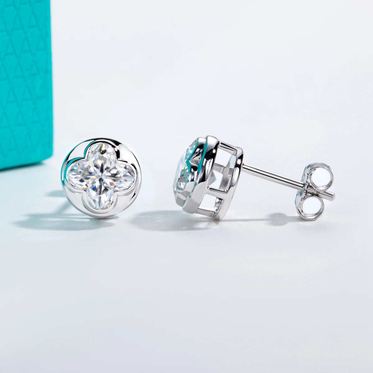 2 CTTW Four-Leaf Clover Moissanite Stud Earrings