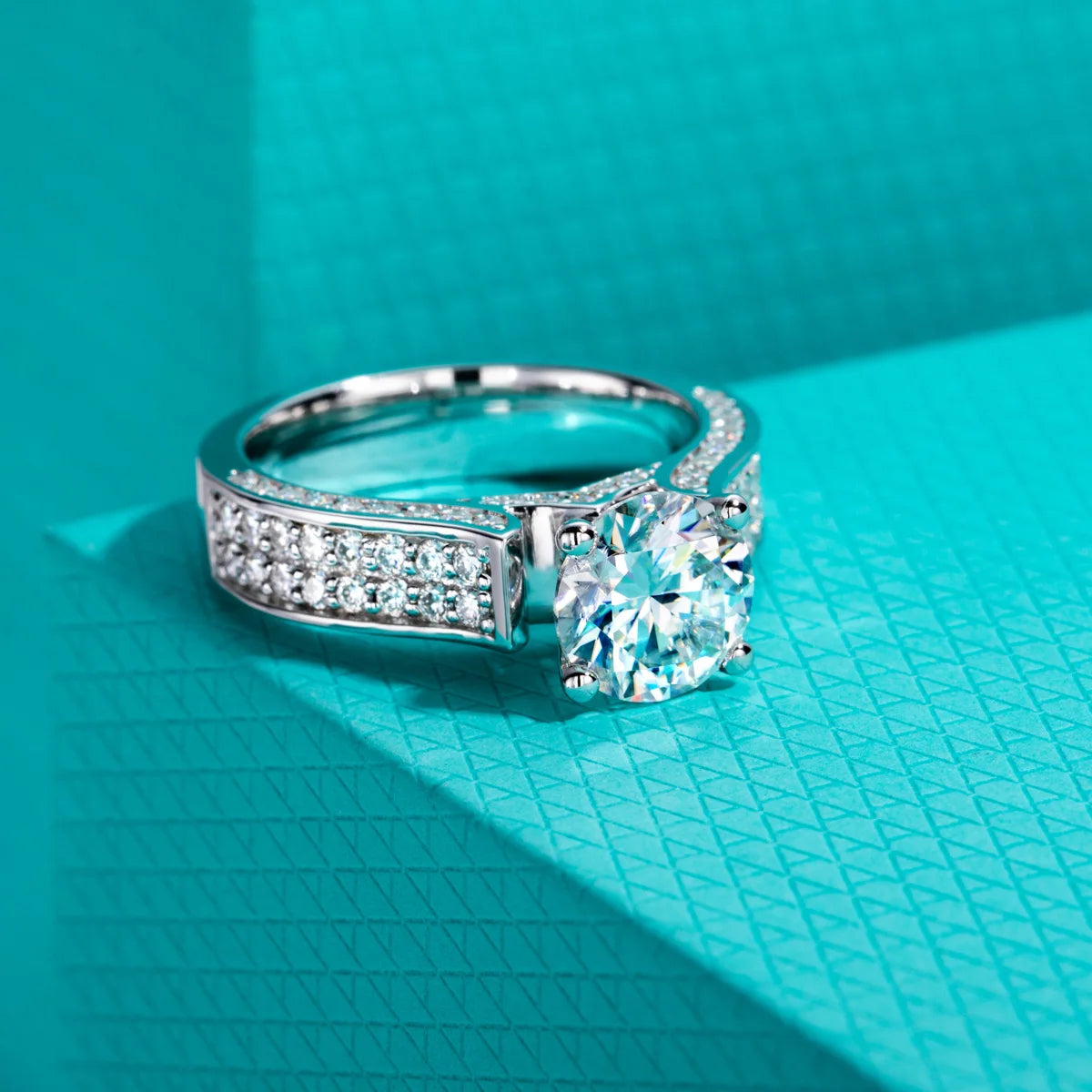 2 CT Round Cut Moissanite Engagement Ring
