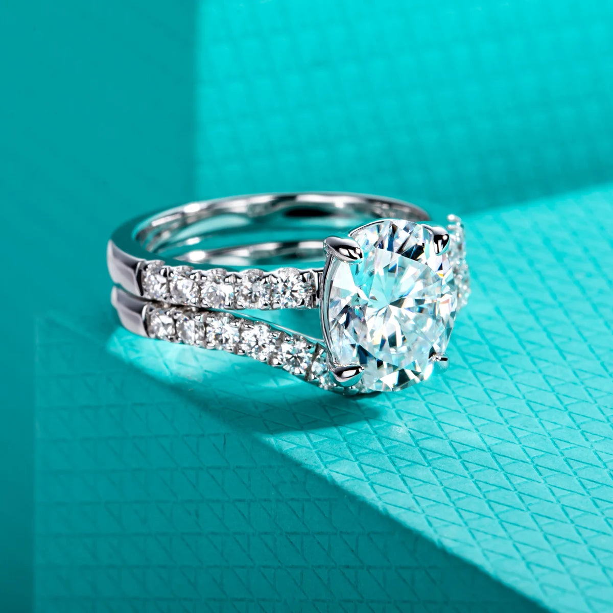 3.64 CTTW Oval Cut Moissanite Bridal Ring Set