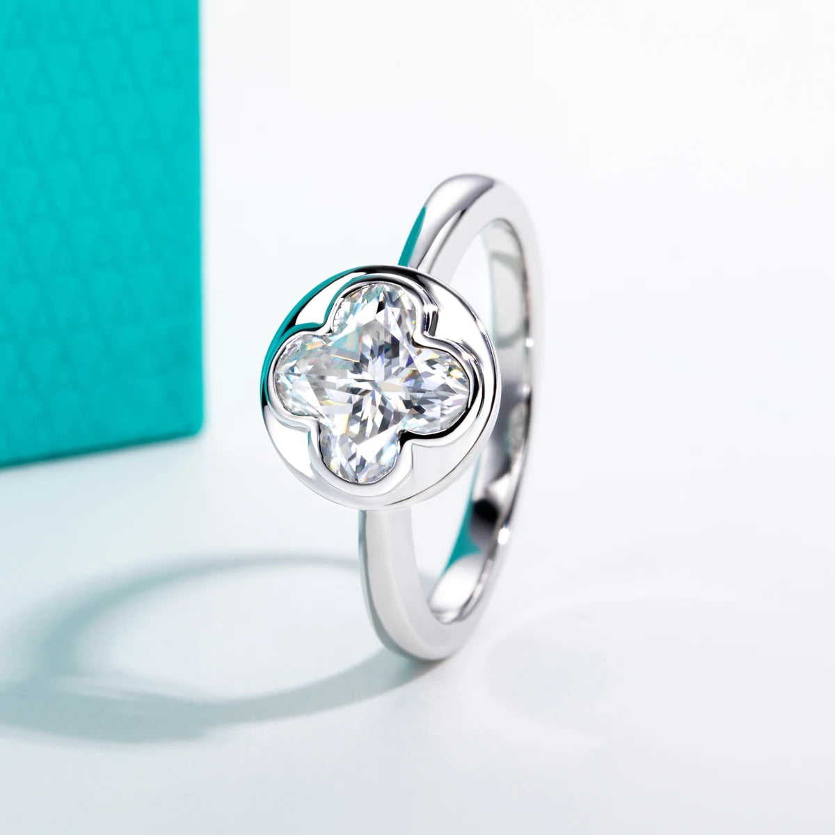 2 CT Four-Leaf Clover Moissanite Engagement Ring