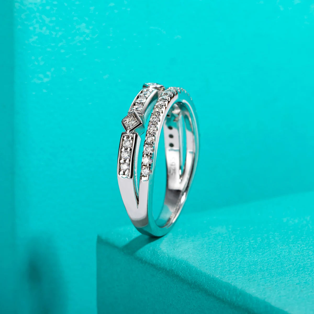 VVS1 D Color Moissanite Wedding Band