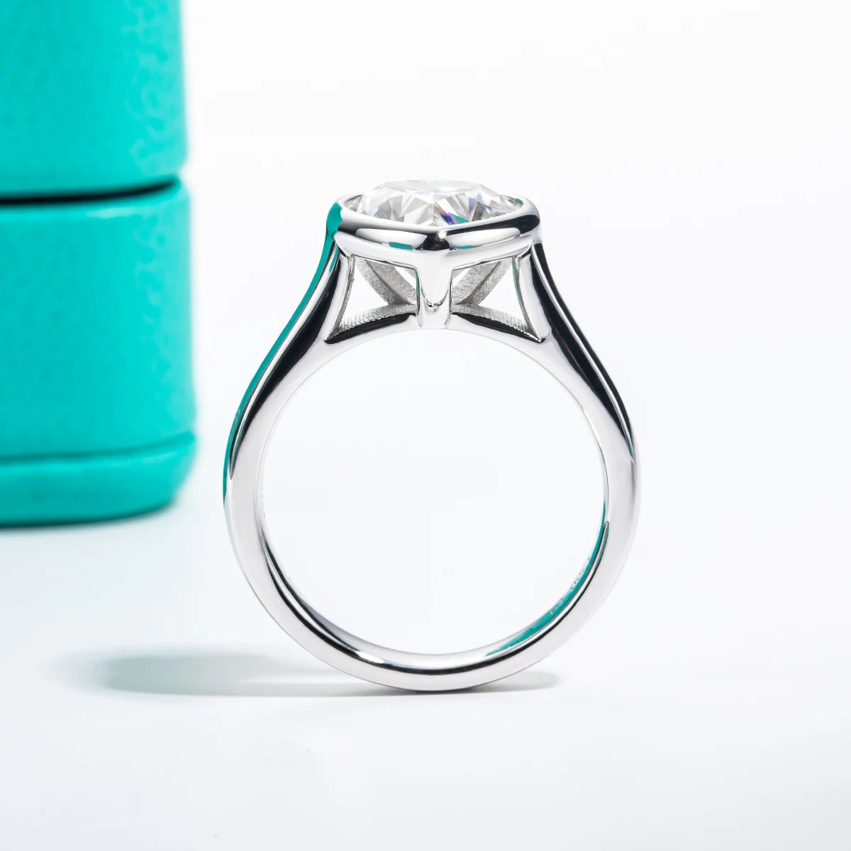 2 CT Four-Leaf Clover Moissanite Engagement Ring