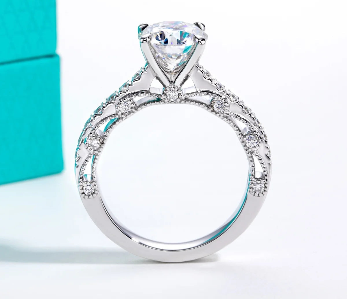 2 CT Round Cut Moissanite Engagement Ring
