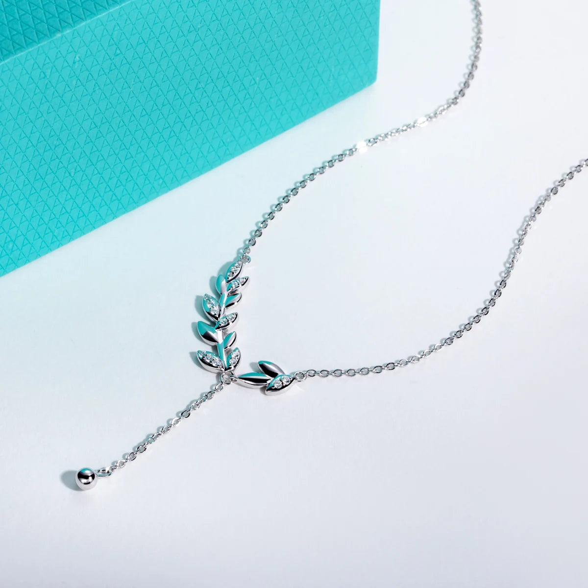 VVS1 D Color Flower Moissanite Necklace