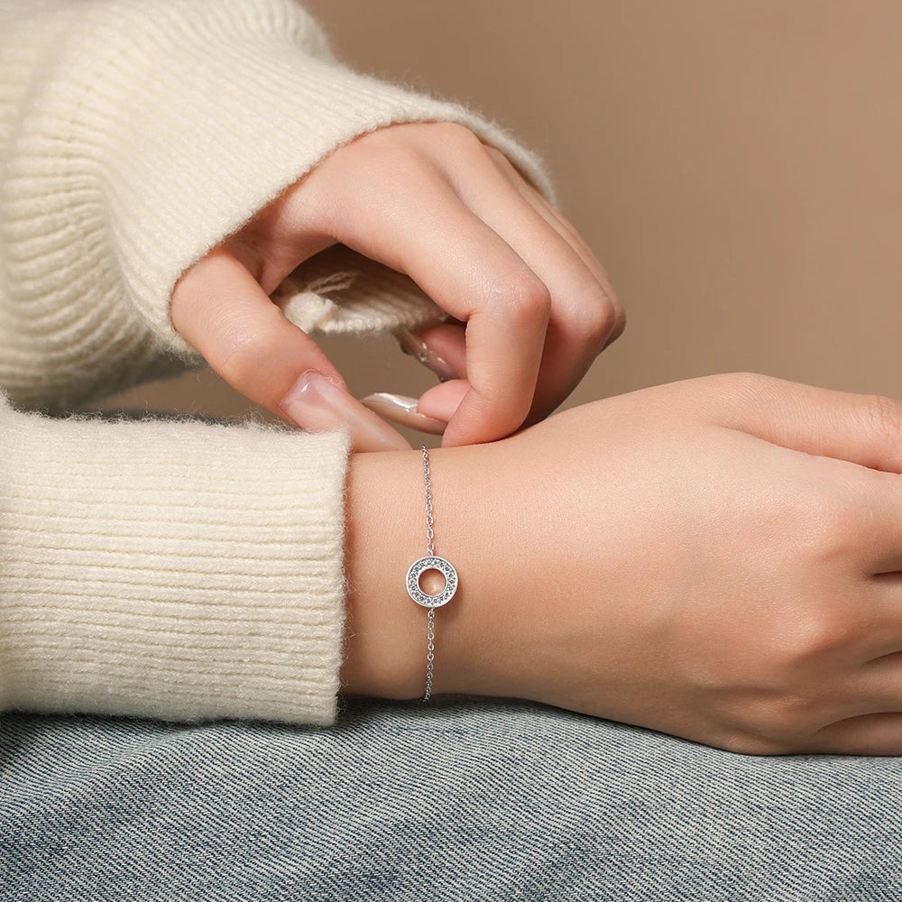 Hollow Circle Moissanite Bracelet