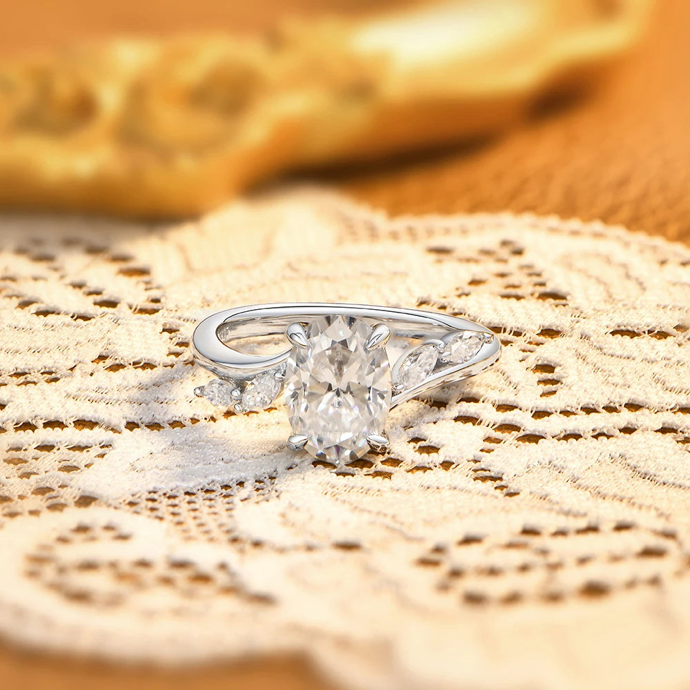 2 CT Oval Cut Moissanite Engagemeny Ring