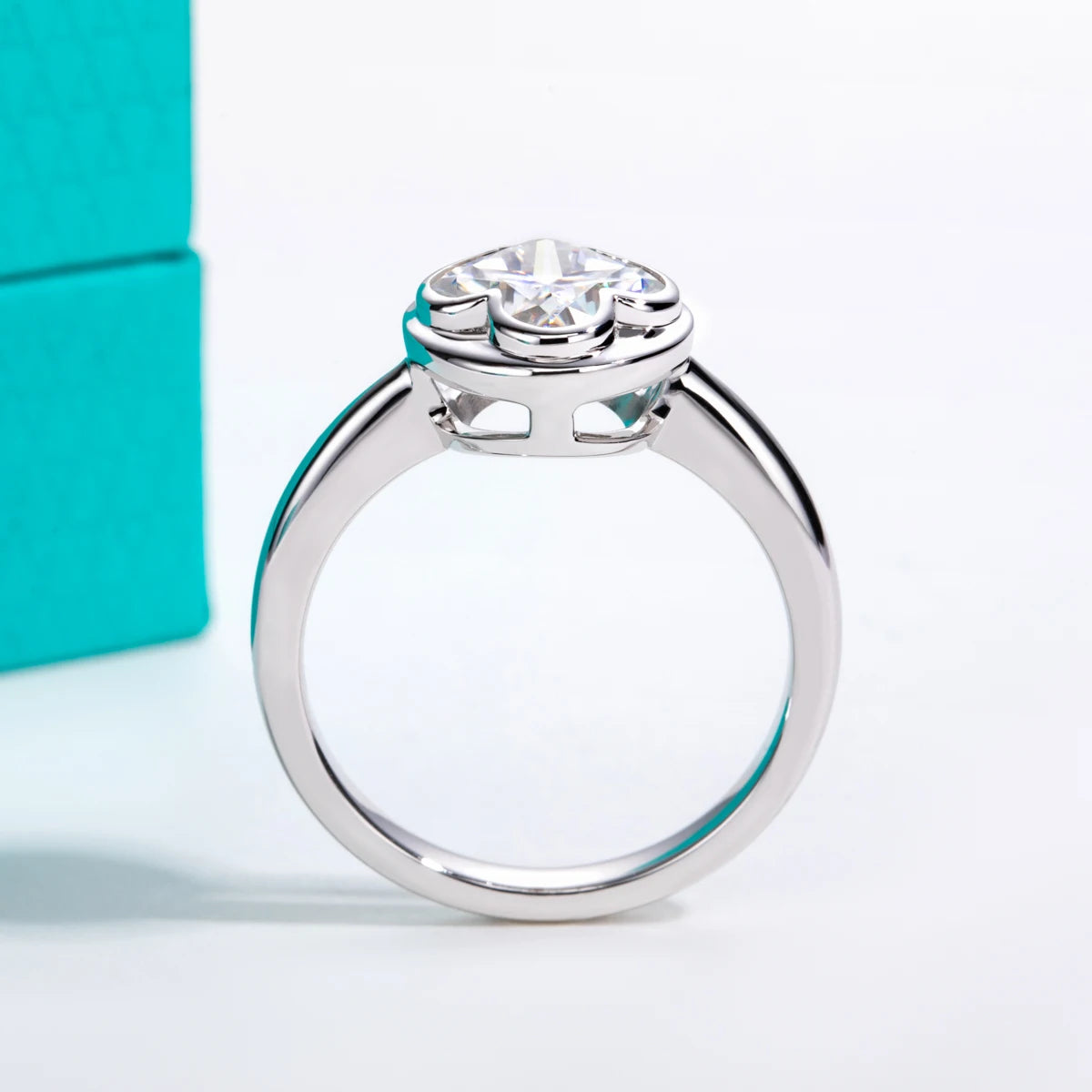 2 CT Four-Leaf Clover Moissanite Engagement Ring