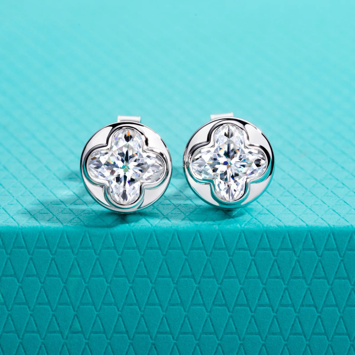 2 CTTW Four-Leaf Clover Moissanite Stud Earrings