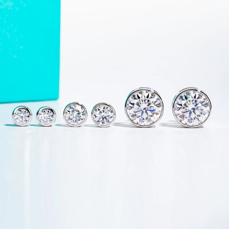 1CT/2CT VVS1 D Color Moissanite Stud Earrings | Round Cut.