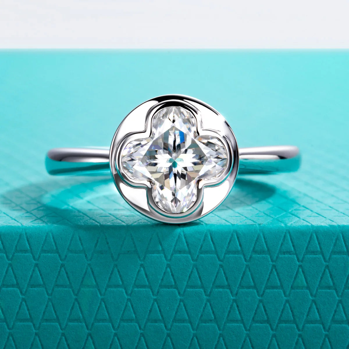 2 CT Four-Leaf Clover Moissanite Engagement Ring