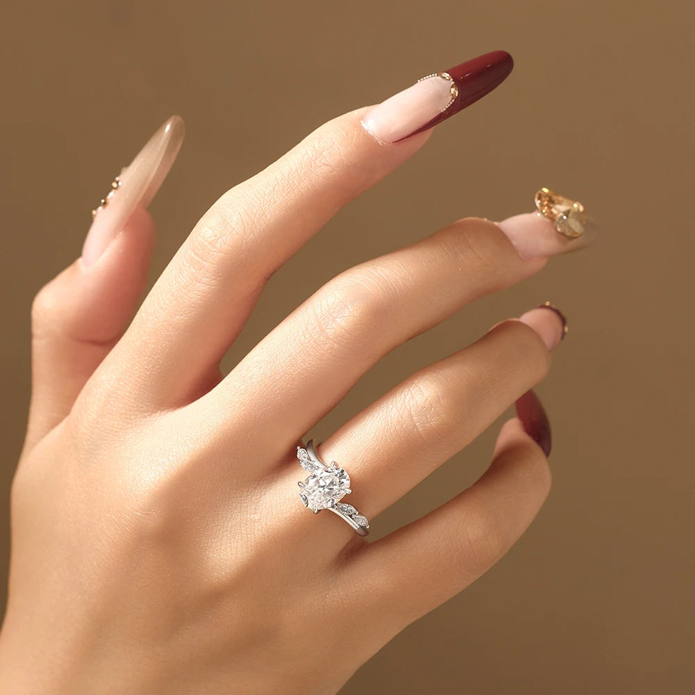 2 CT Oval Cut Moissanite Engagemeny Ring