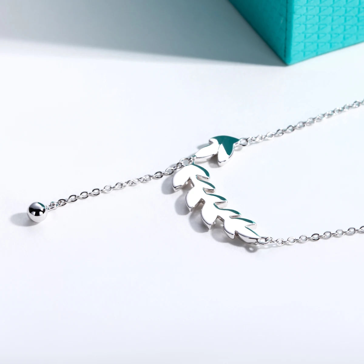 VVS1 D Color Flower Moissanite Necklace