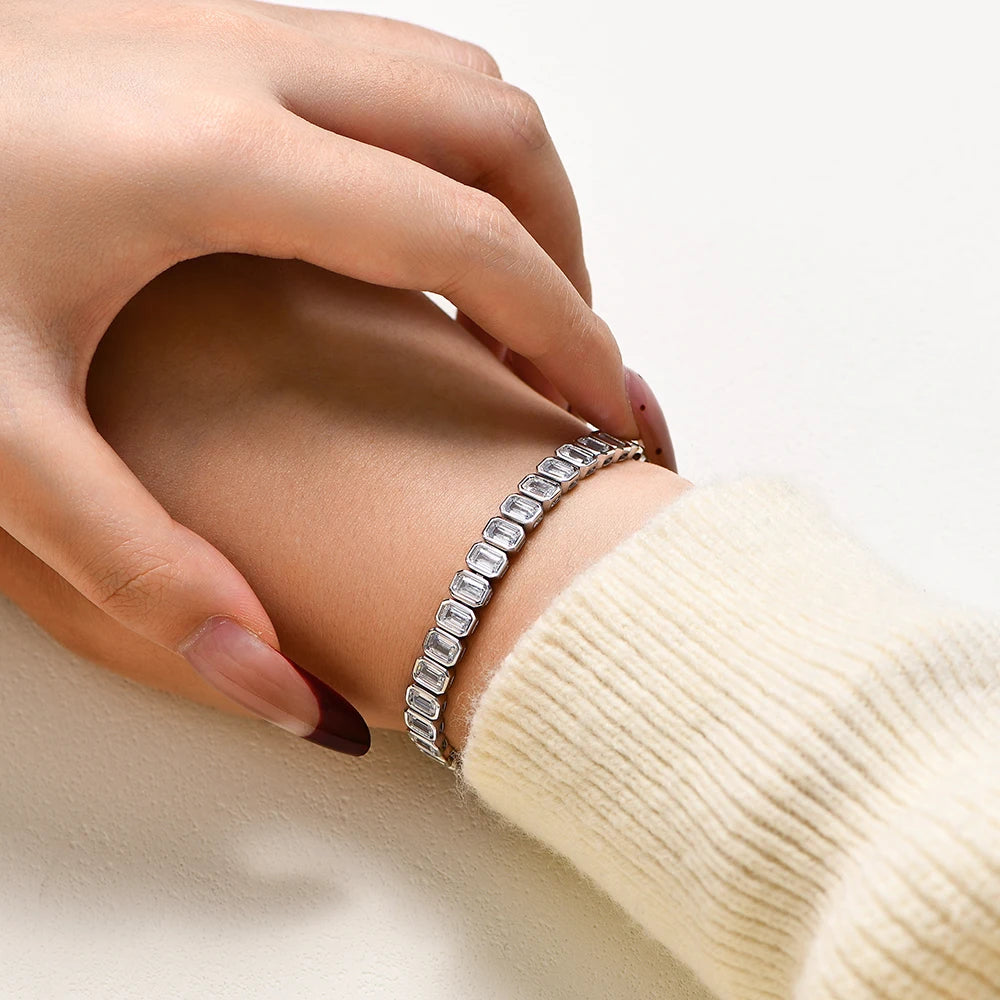 VVS1 Emerald Cut Horsehead Moissanite Bracelet