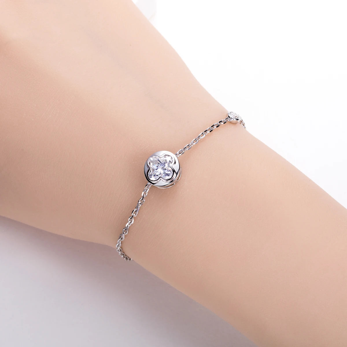 2 CT Four-Leaf Clover Cut Moissanite Bezel Bracelet