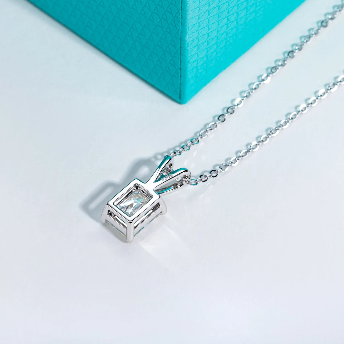 VVS1 D Color Radiant Cut Moissanite Pendant Necklace