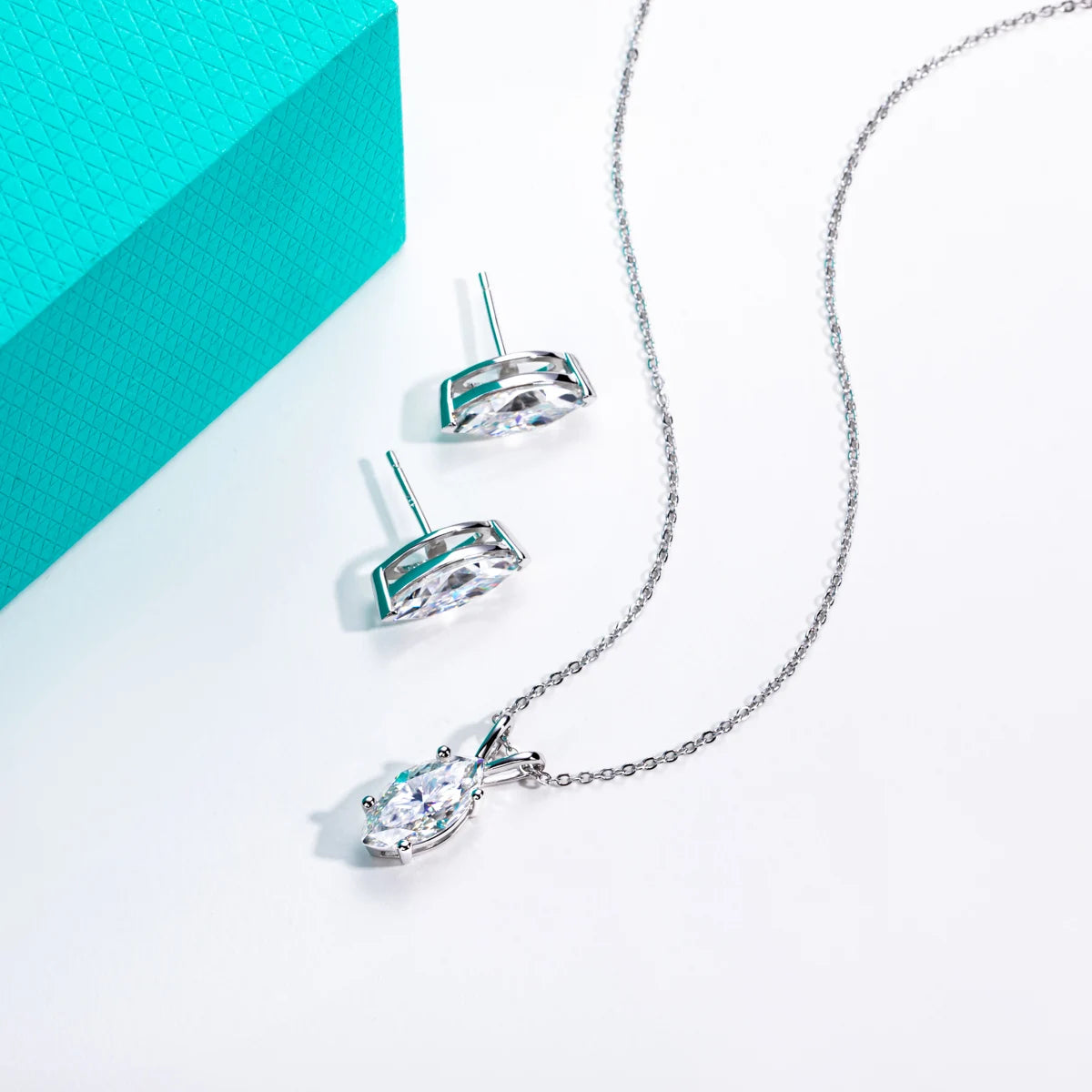 VVS 1 D Color Marquise Cut Moissanite Necklace-Earstud Set