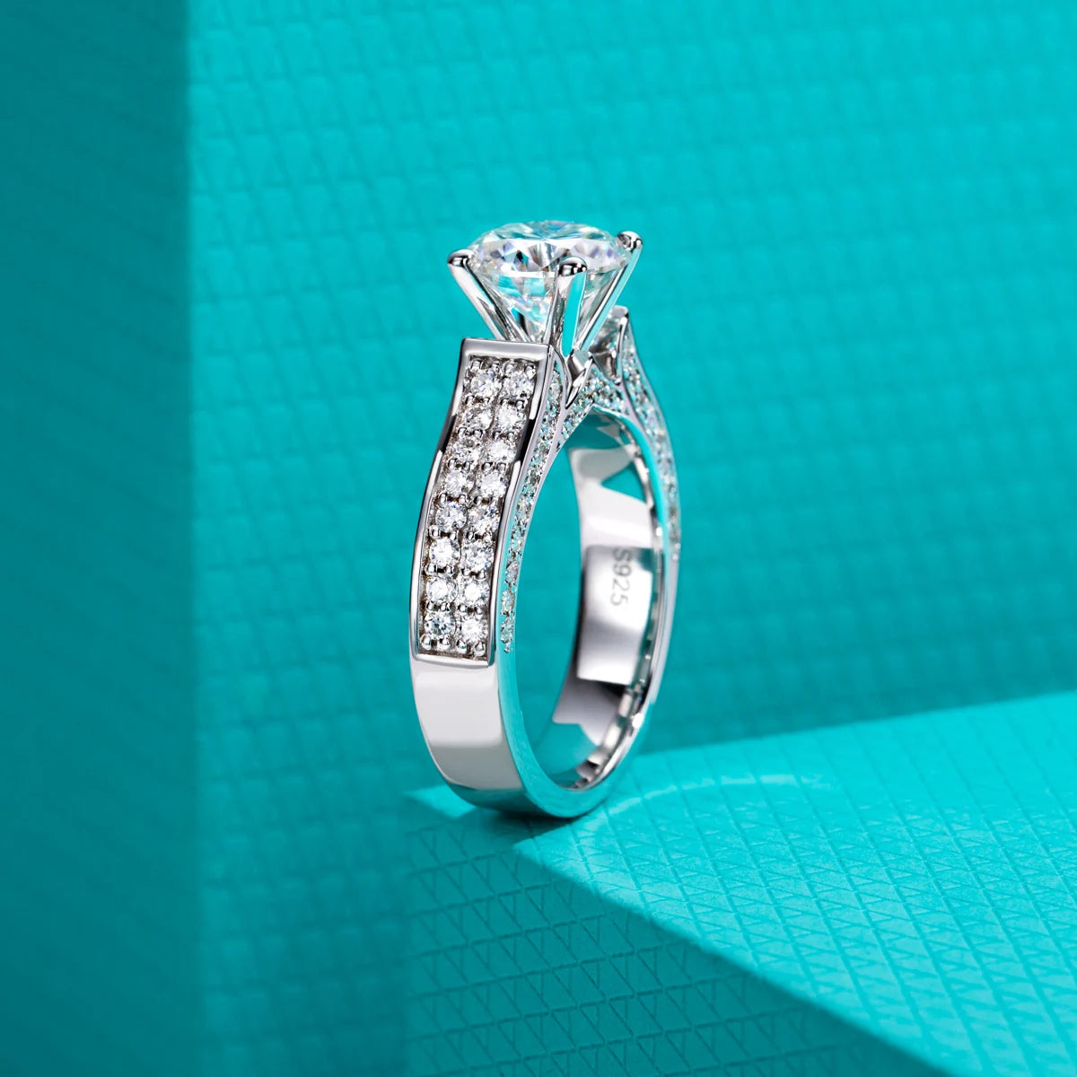 2 CT Round Cut Moissanite Engagement Ring