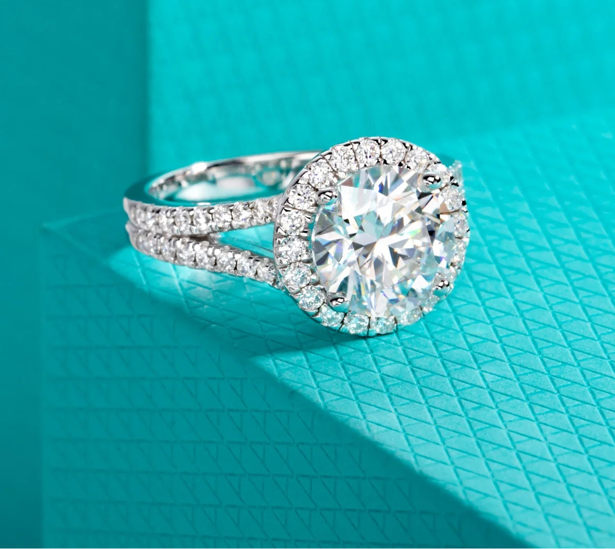 3 CT Round Cut Halo Moissanite Engagement Ring