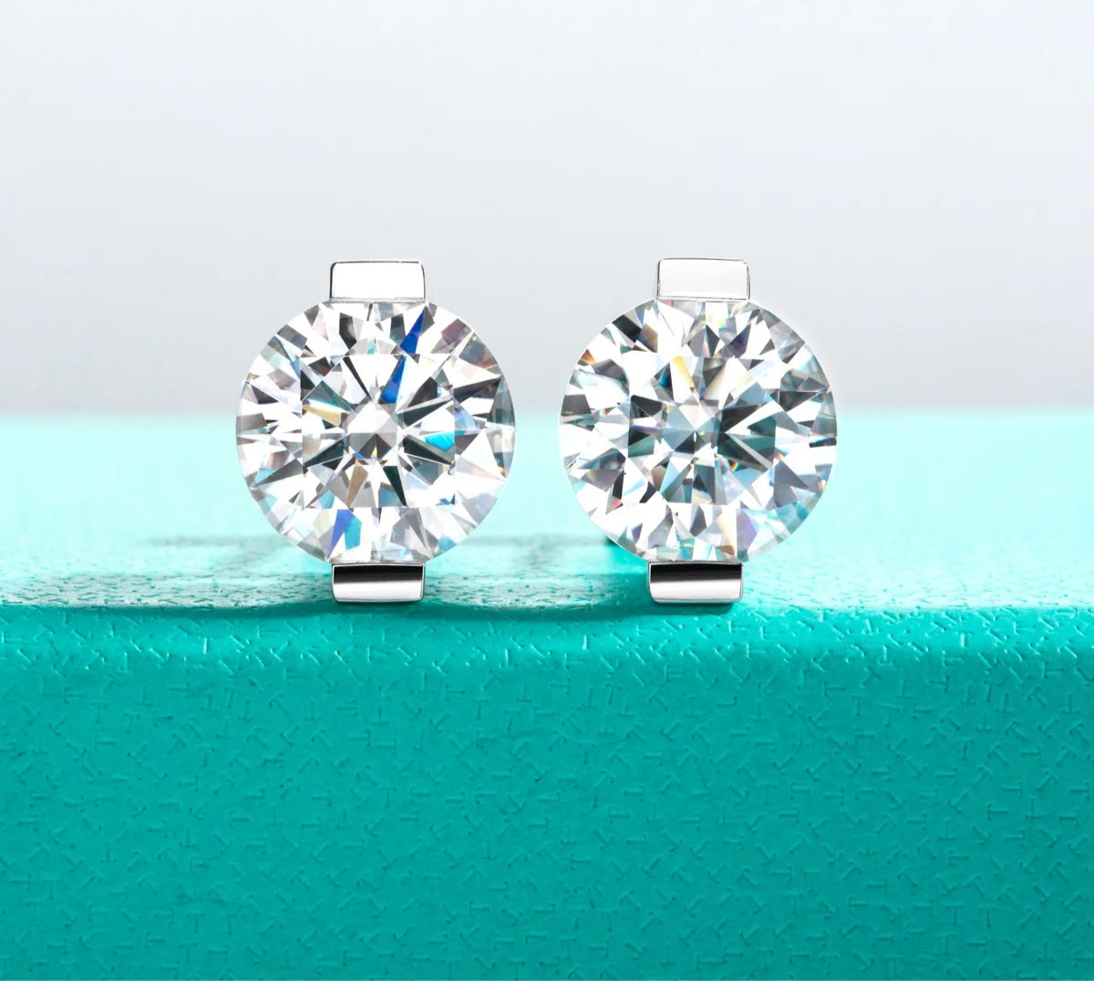 1CTTW - 6CTTW Round Cut Moissanites Stud Earrings
