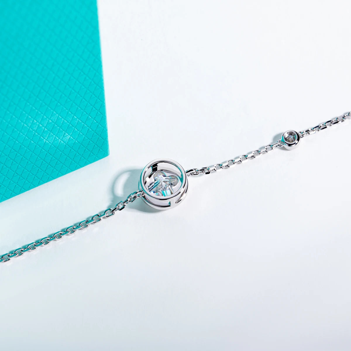 2 CT Four-Leaf Clover Cut Moissanite Bezel Bracelet
