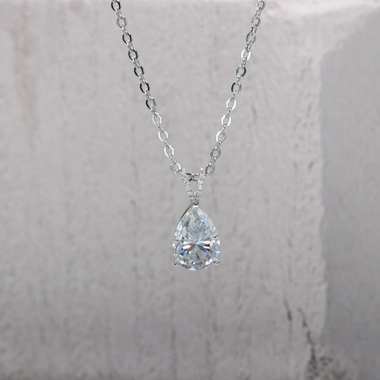 2.5ct Pear-Cut Moissanite Pendant Necklace.