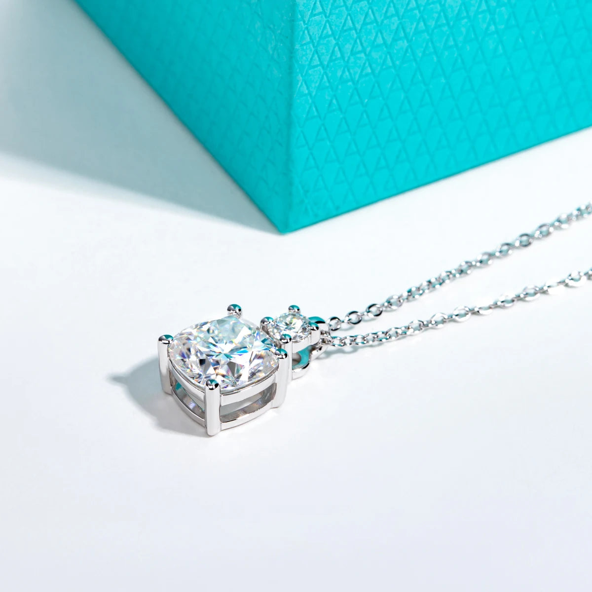 2CT/2.5CT Cushion Cut Moissanite Pendant Necklace
