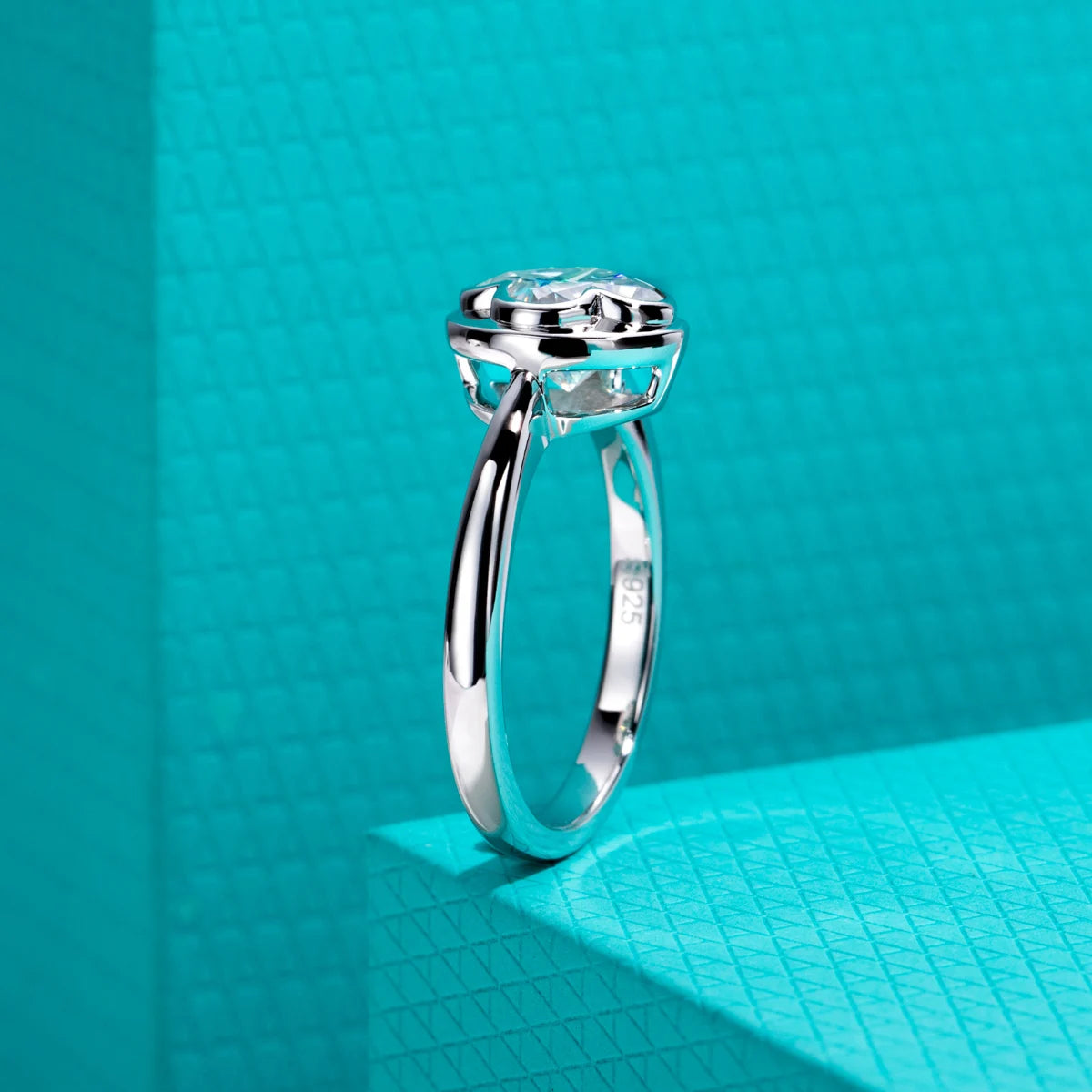 2 CT Four-Leaf Clover Moissanite Engagement Ring