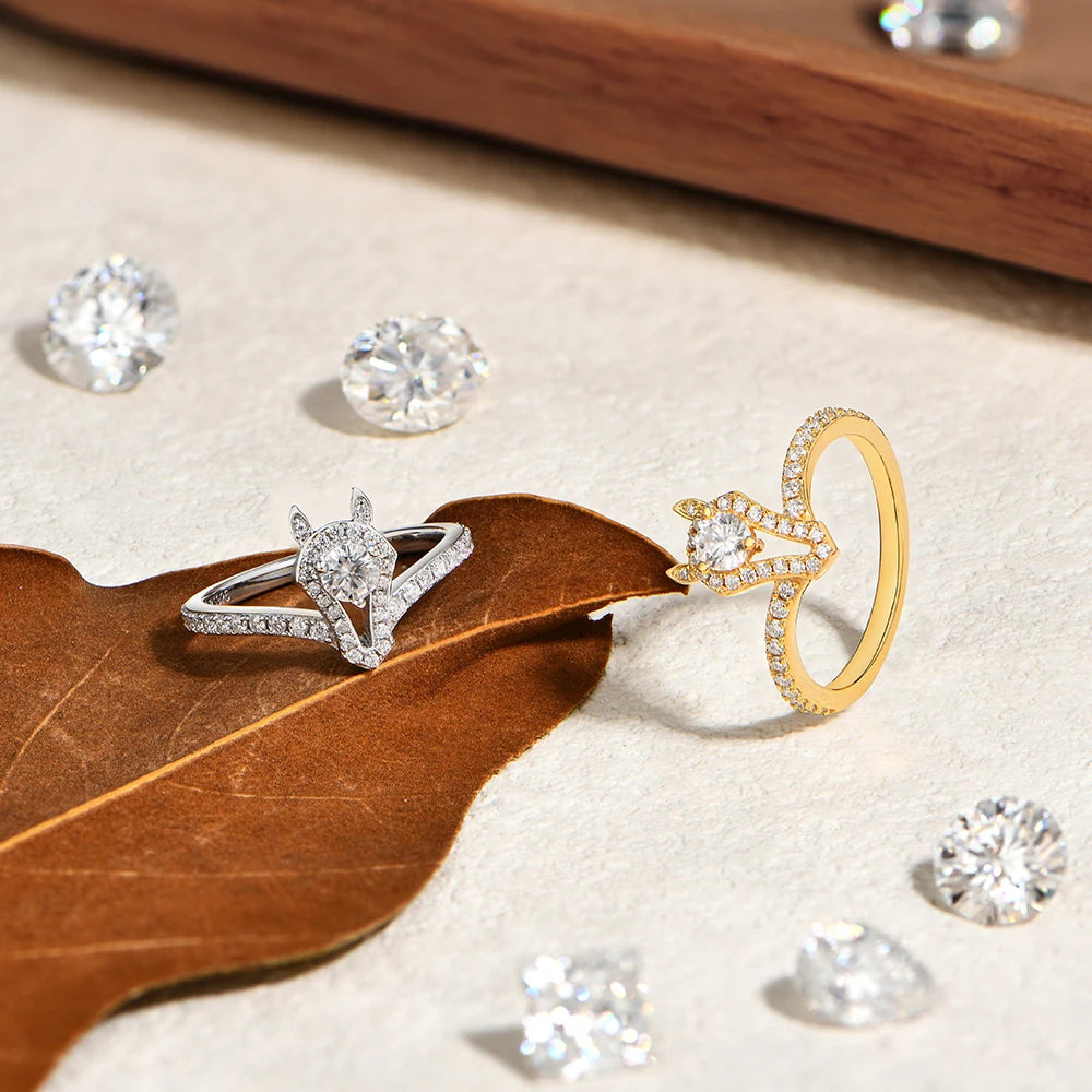 Horsehead Center Round Cut Moissanite Ring