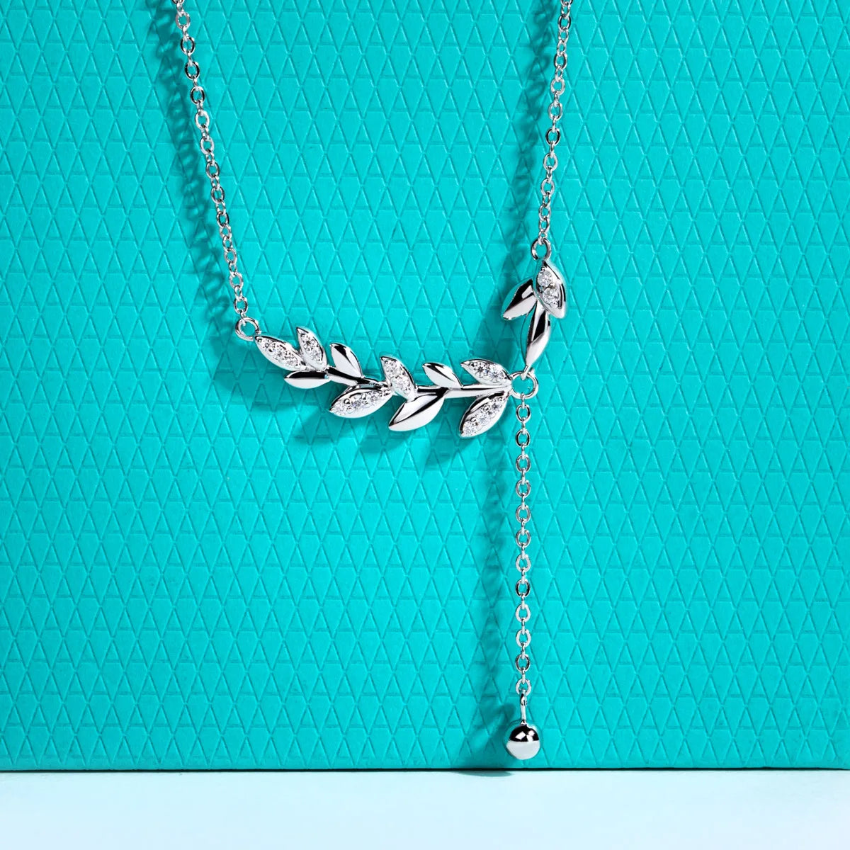 VVS1 D Color Flower Moissanite Necklace