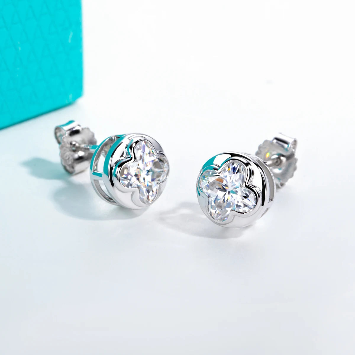 2 CTTW Four-Leaf Clover Moissanite Stud Earrings