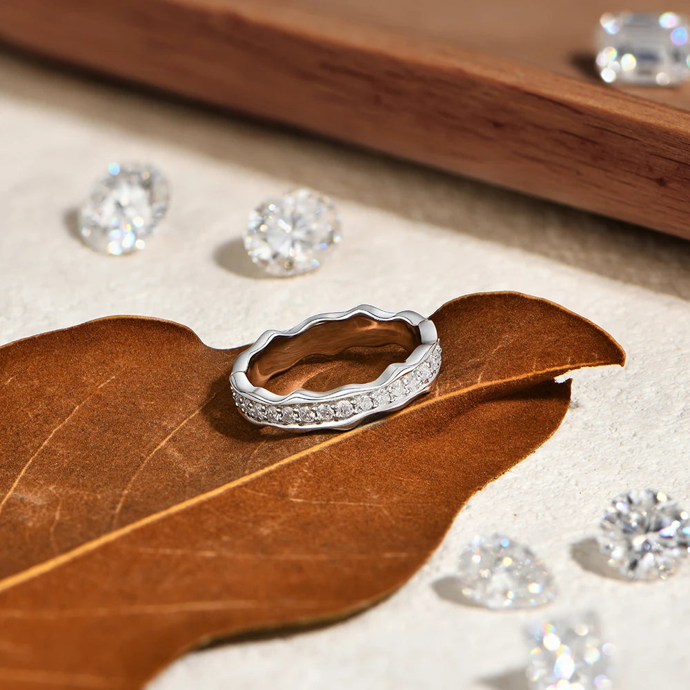 Full Moissanite Wavy Band Ring