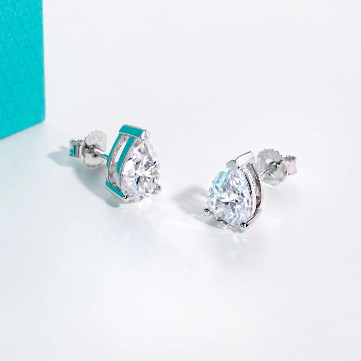 VVS1 D Color Pear Cut Moissanite Stud Earrings