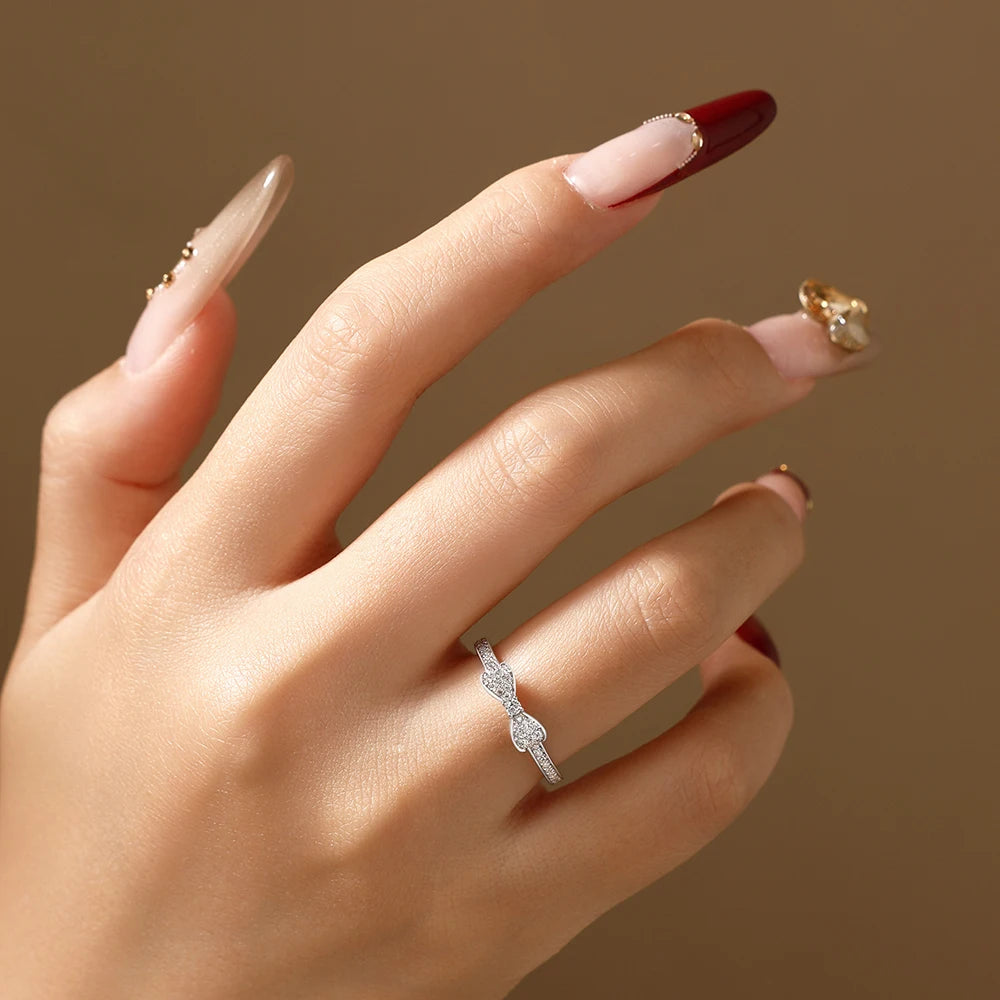 Bow Design D VVS1 Moissanite Ring