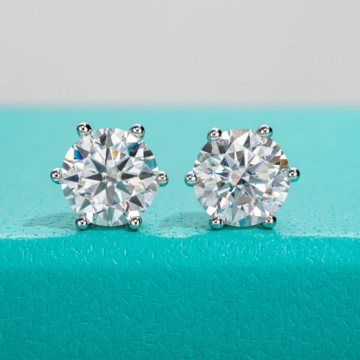 Total 4/2/1ct Moissanite Stud Earrings.