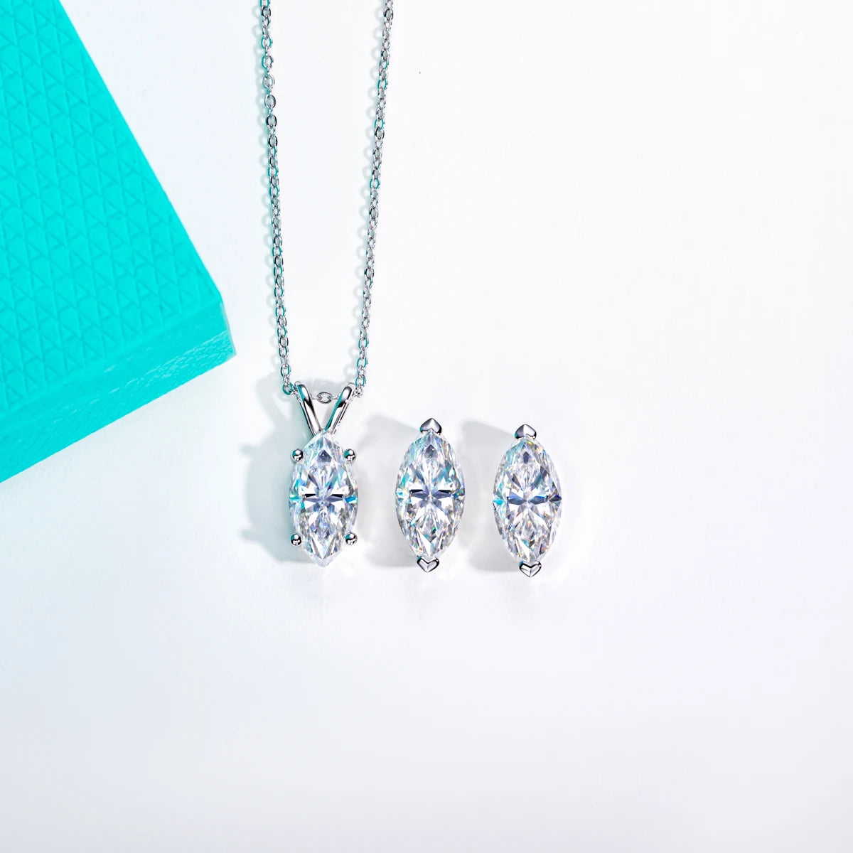 VVS 1 D Color Marquise Cut Moissanite Necklace-Earstud Set