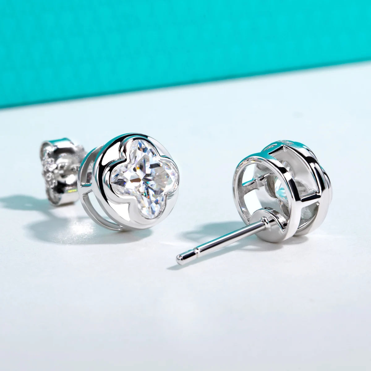 2 CTTW Four-Leaf Clover Moissanite Stud Earrings