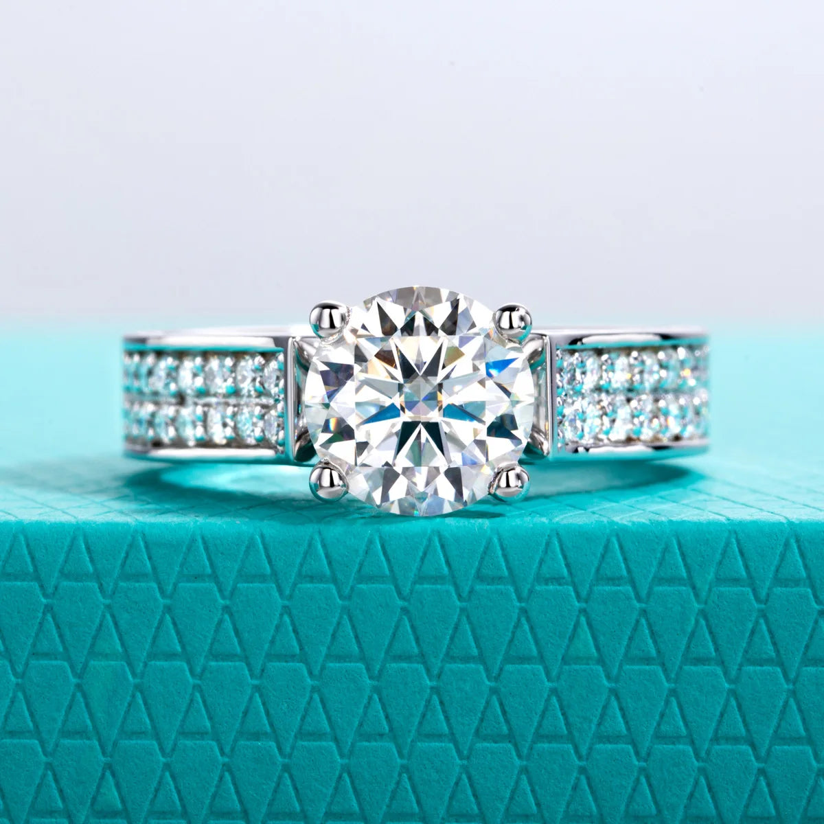 2 CT Round Cut Moissanite Engagement Ring