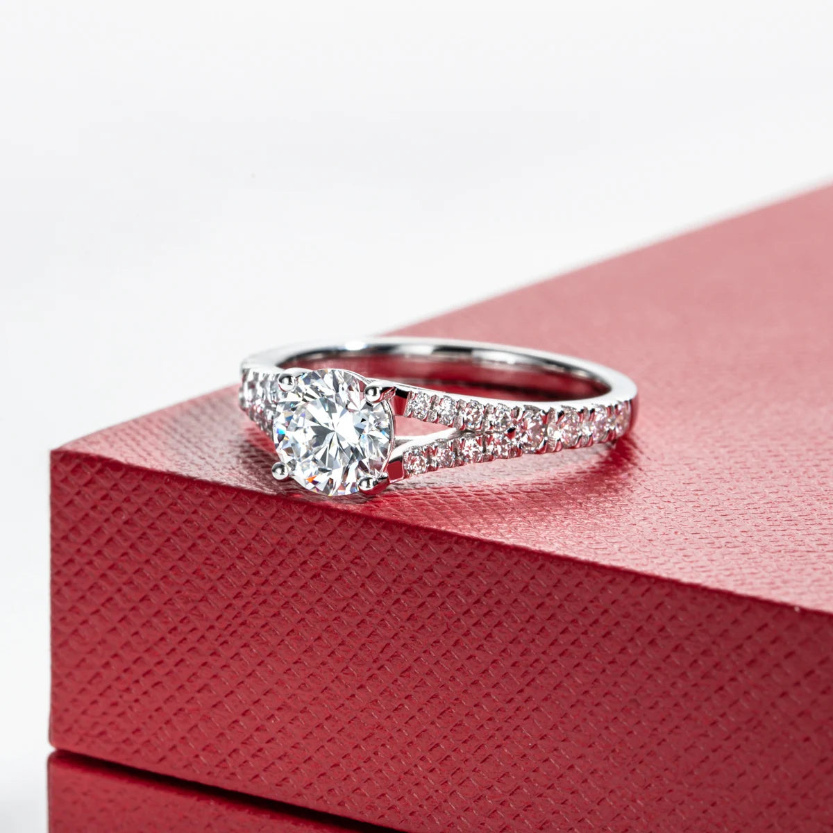 1 CT D Color VVS2 Lab Grown Diamond Engagement Ring