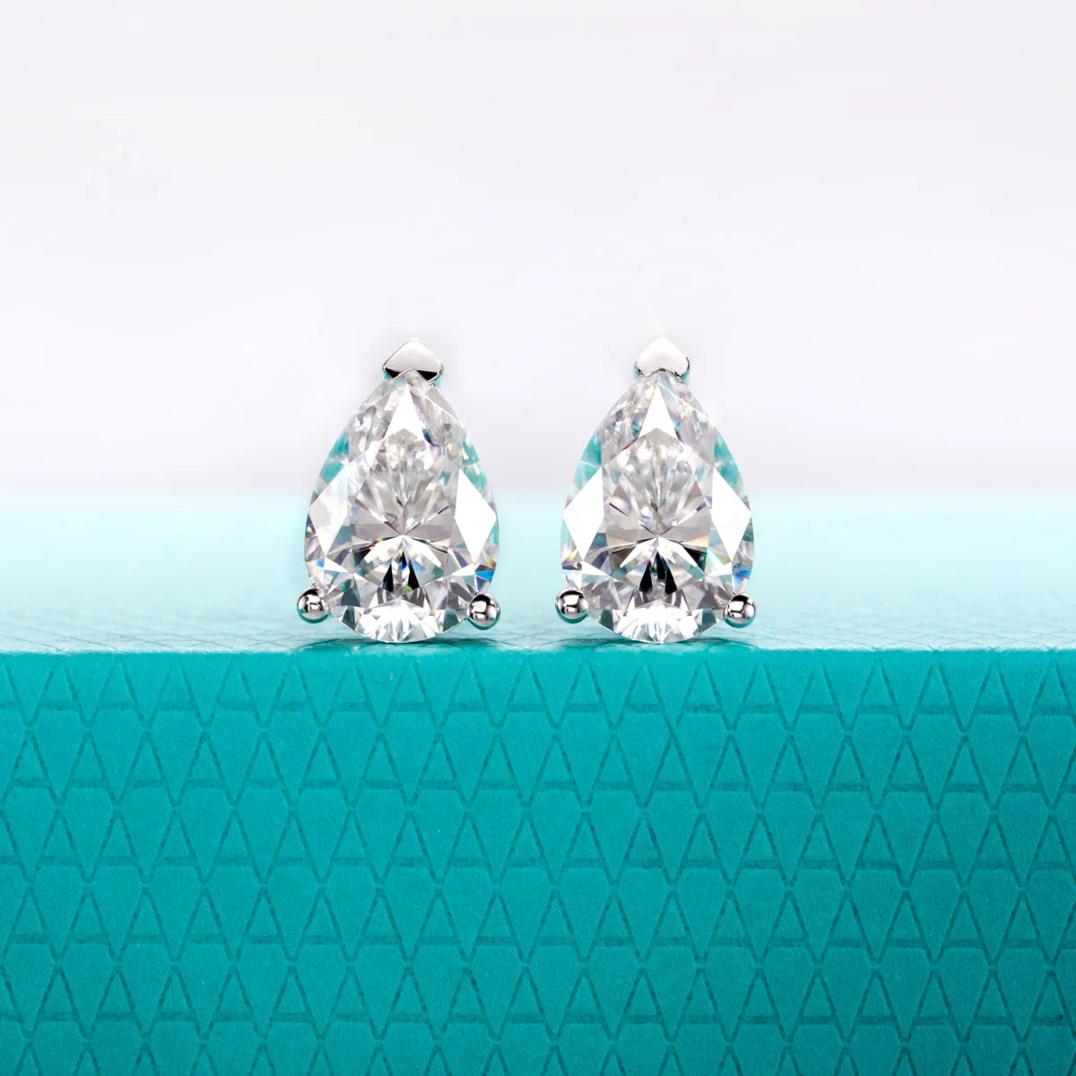 VVS1 D Color Pear Cut Moissanite Stud Earrings