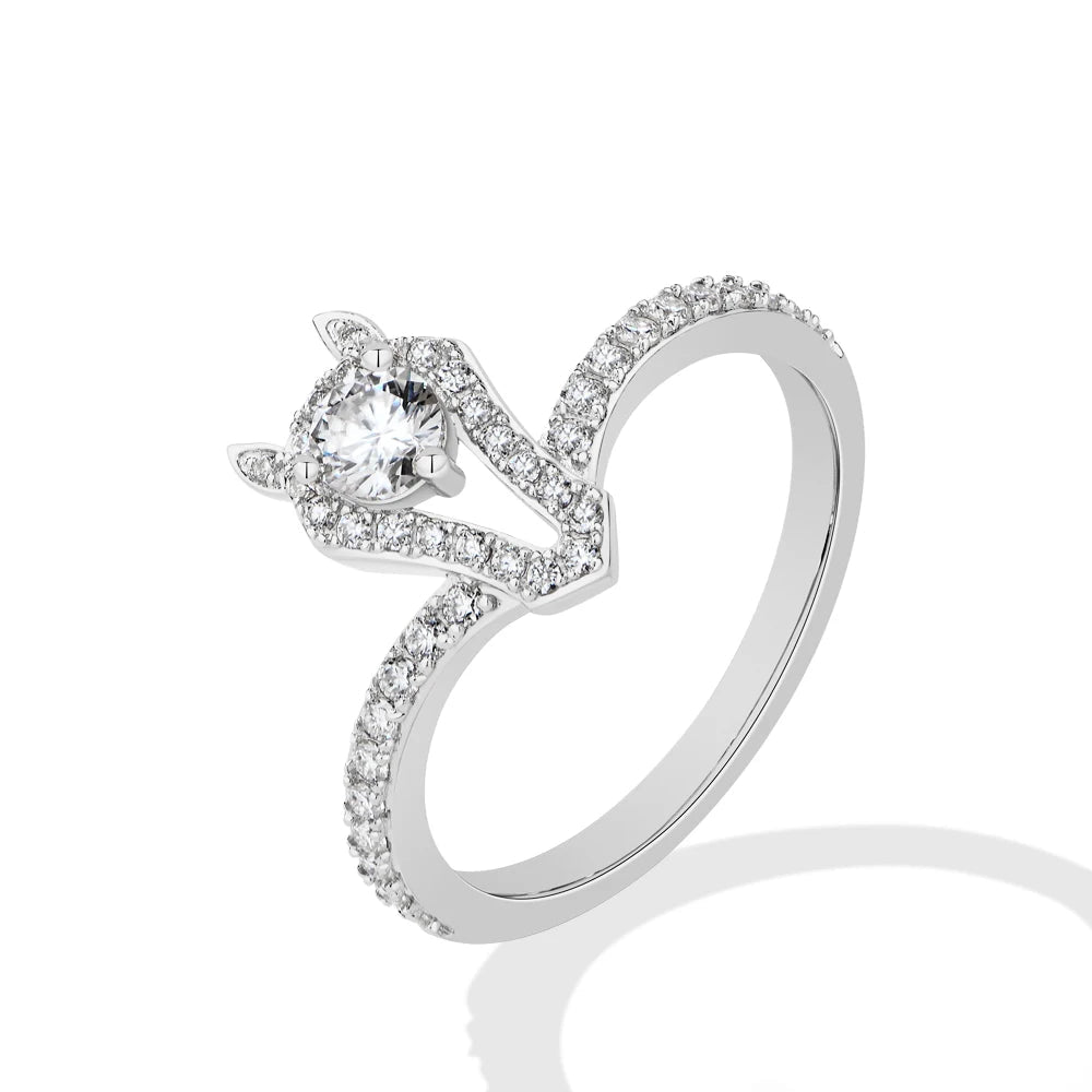 Horsehead Center Round Cut Moissanite Ring