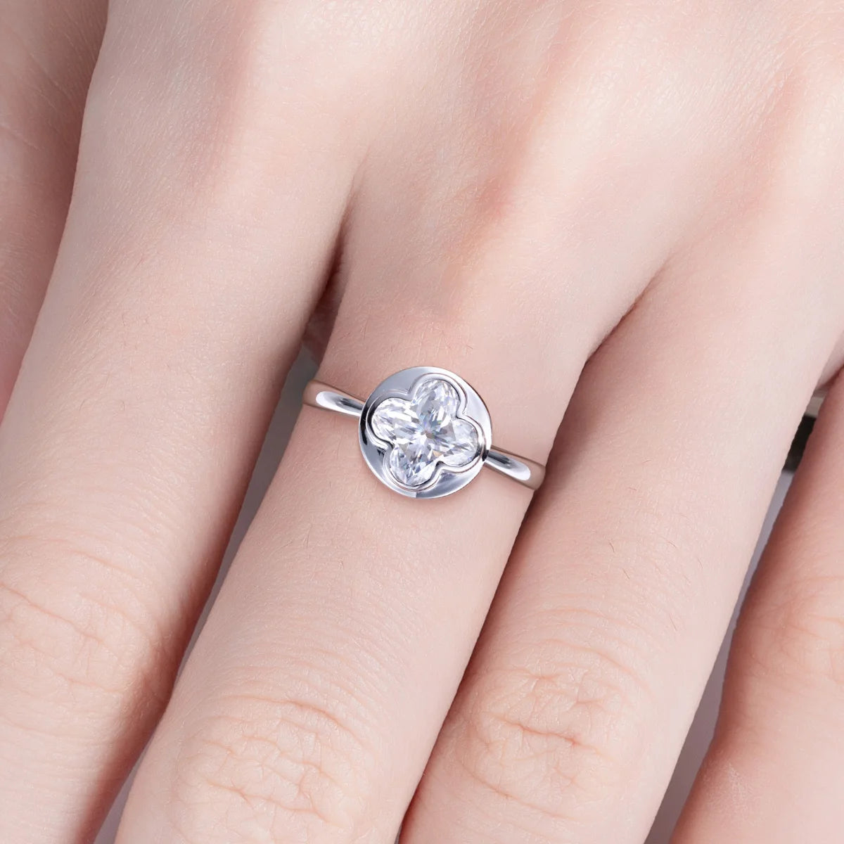 2 CT Four-Leaf Clover Moissanite Engagement Ring