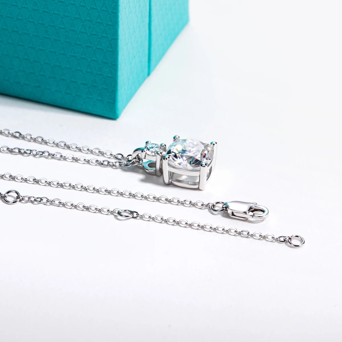 2CT/2.5CT Cushion Cut Moissanite Pendant Necklace