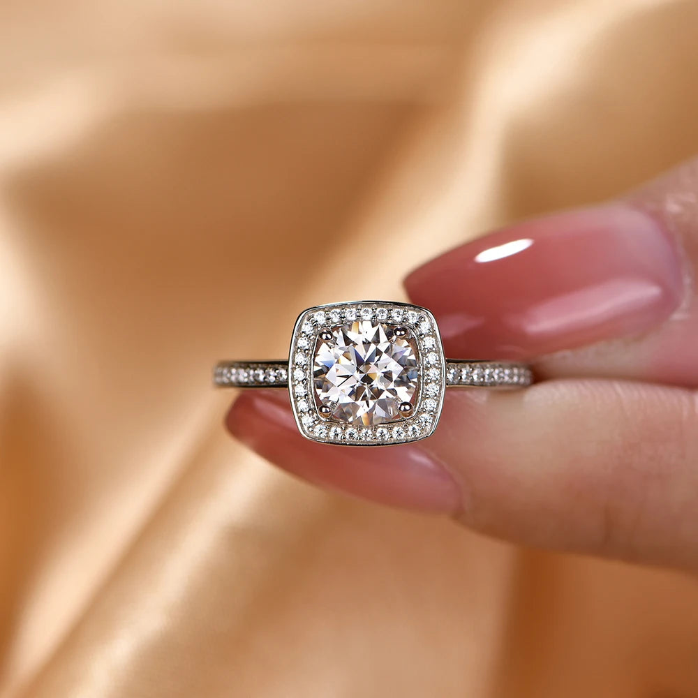 VVS1 D Color 1CT Moissanite Engagement Ring.
