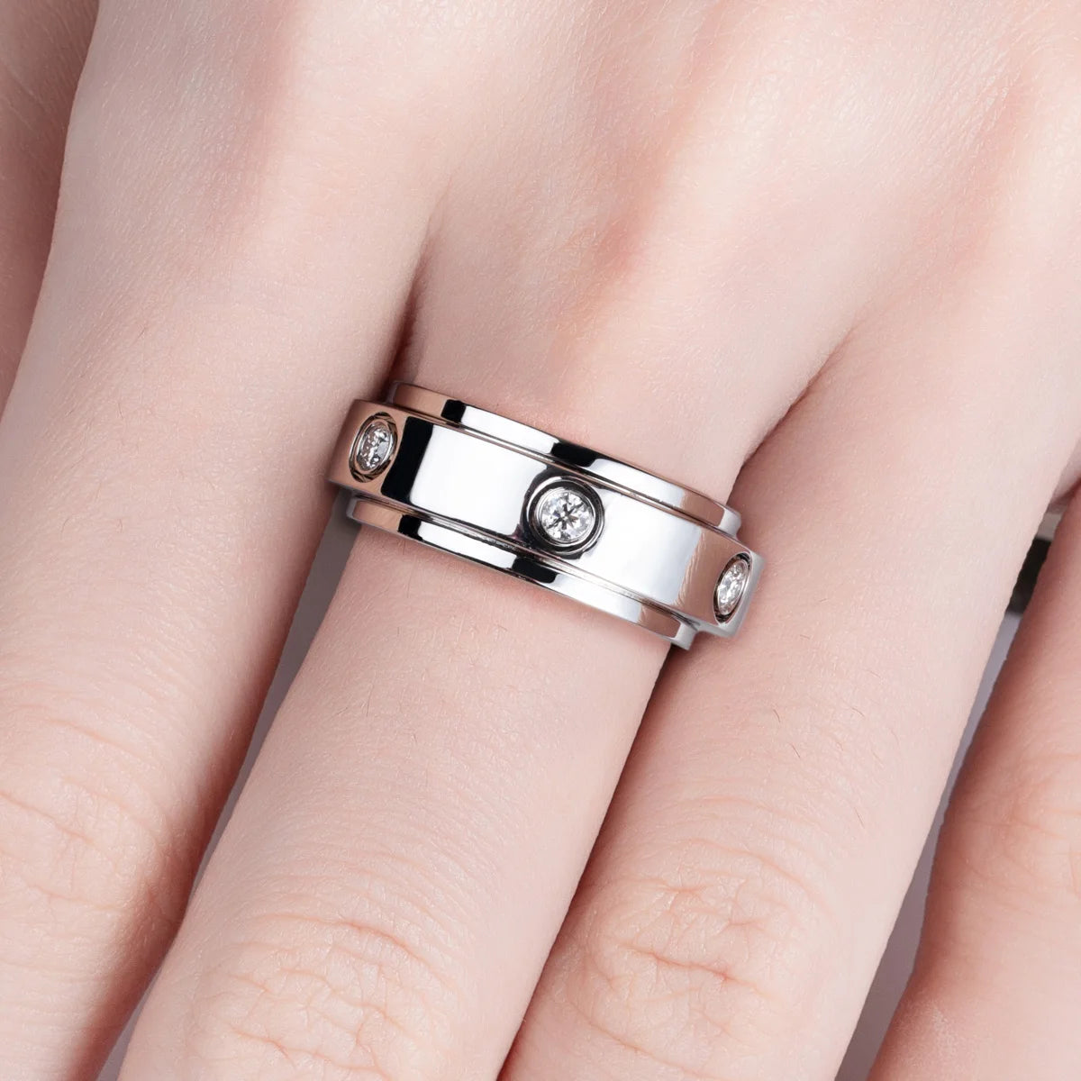 2.5MM VVS1 Moissanite Mens  Spinner Wedding Band